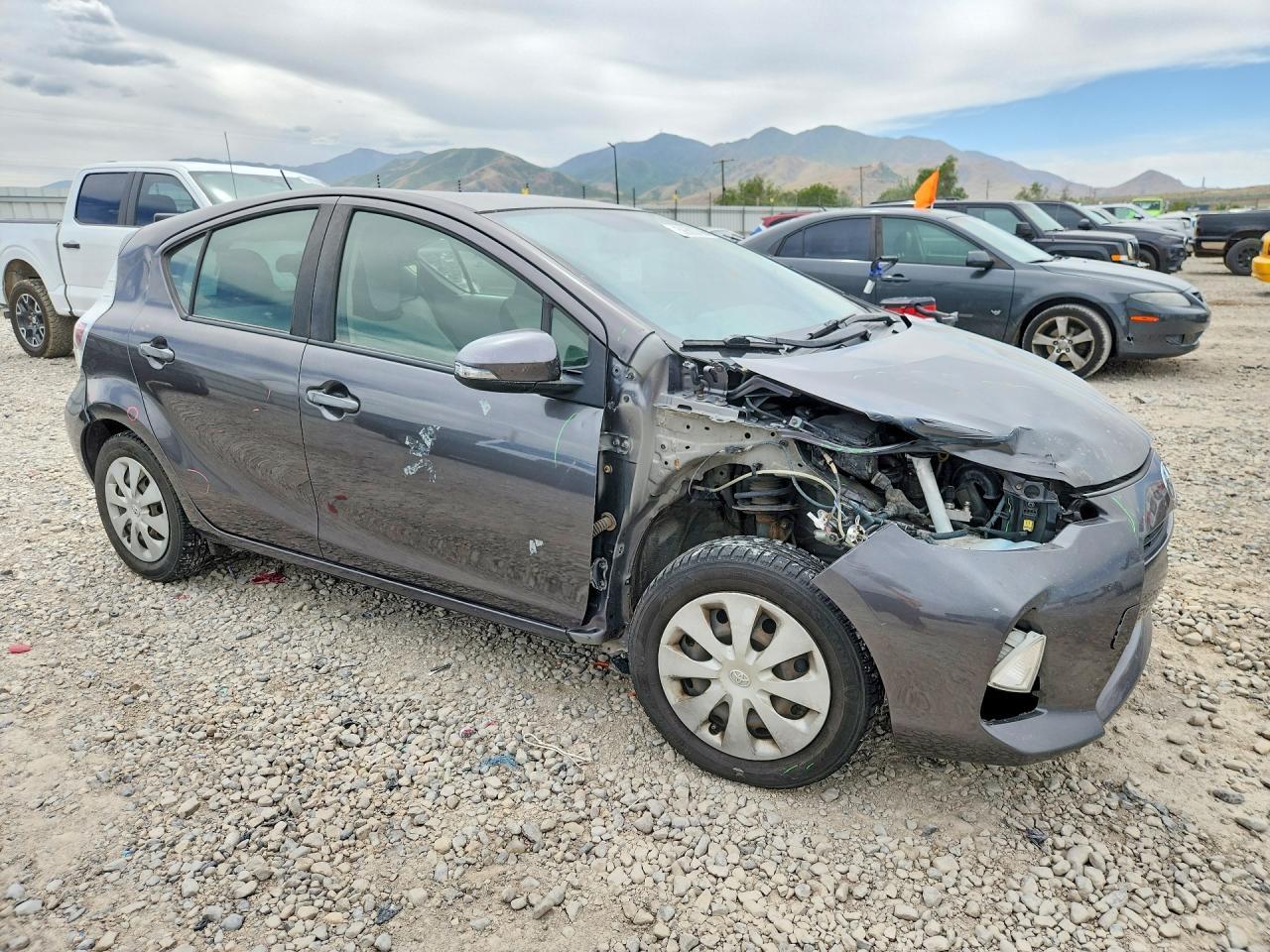 2014 Toyota Prius C One - Фото 4