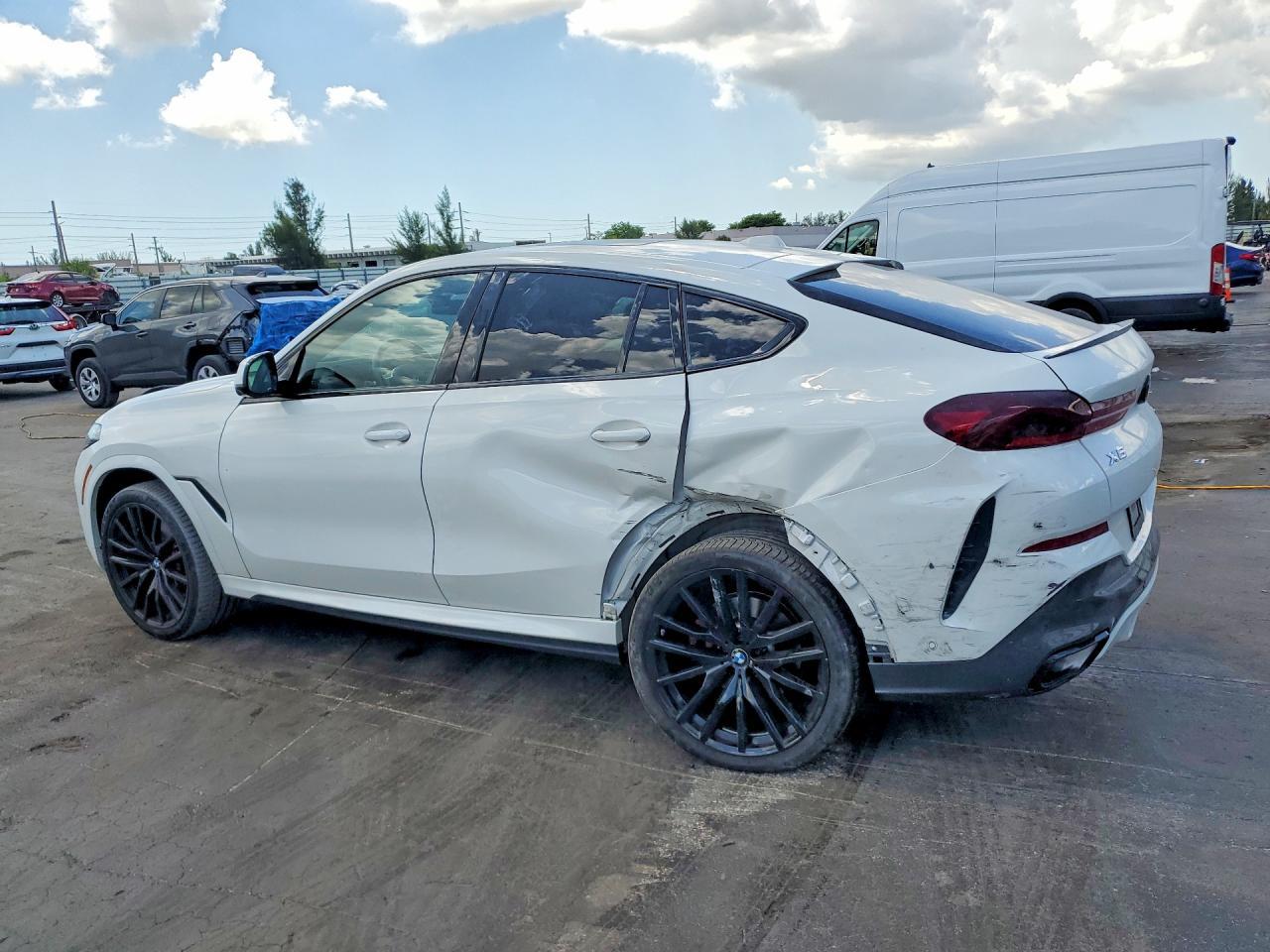 2025 BMW X6 xDrive40I - Фото 2