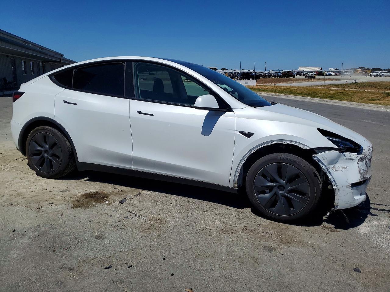 2024 Tesla Model Y - Фото 4