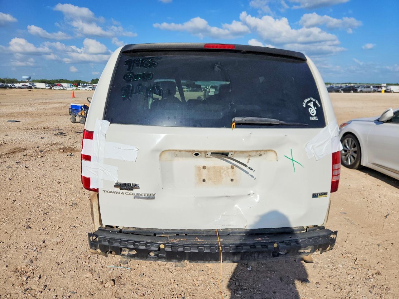 2008 Chrysler Town & Country Lx - Image 6