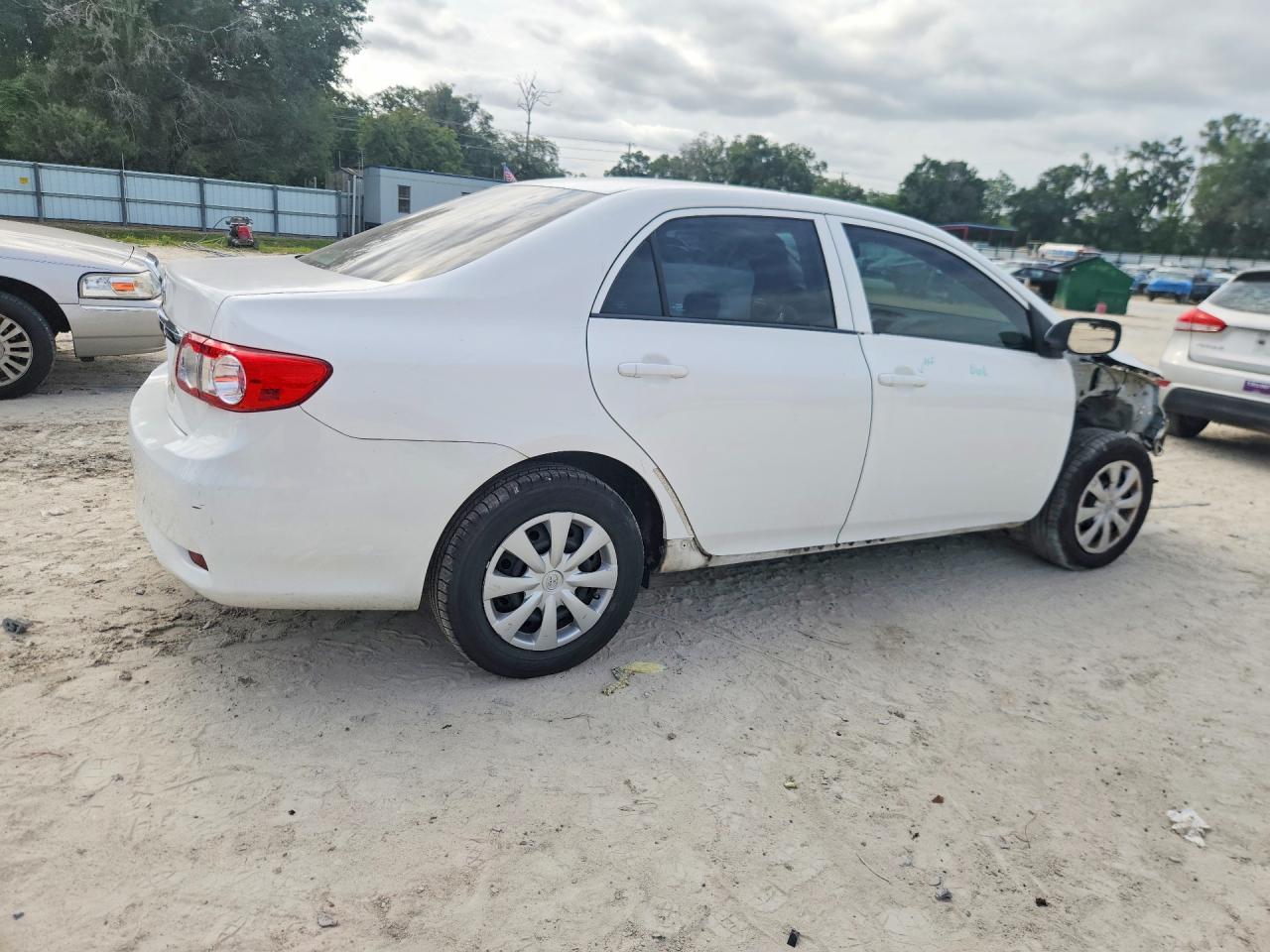 2013 Toyota Corolla L - Фото 3