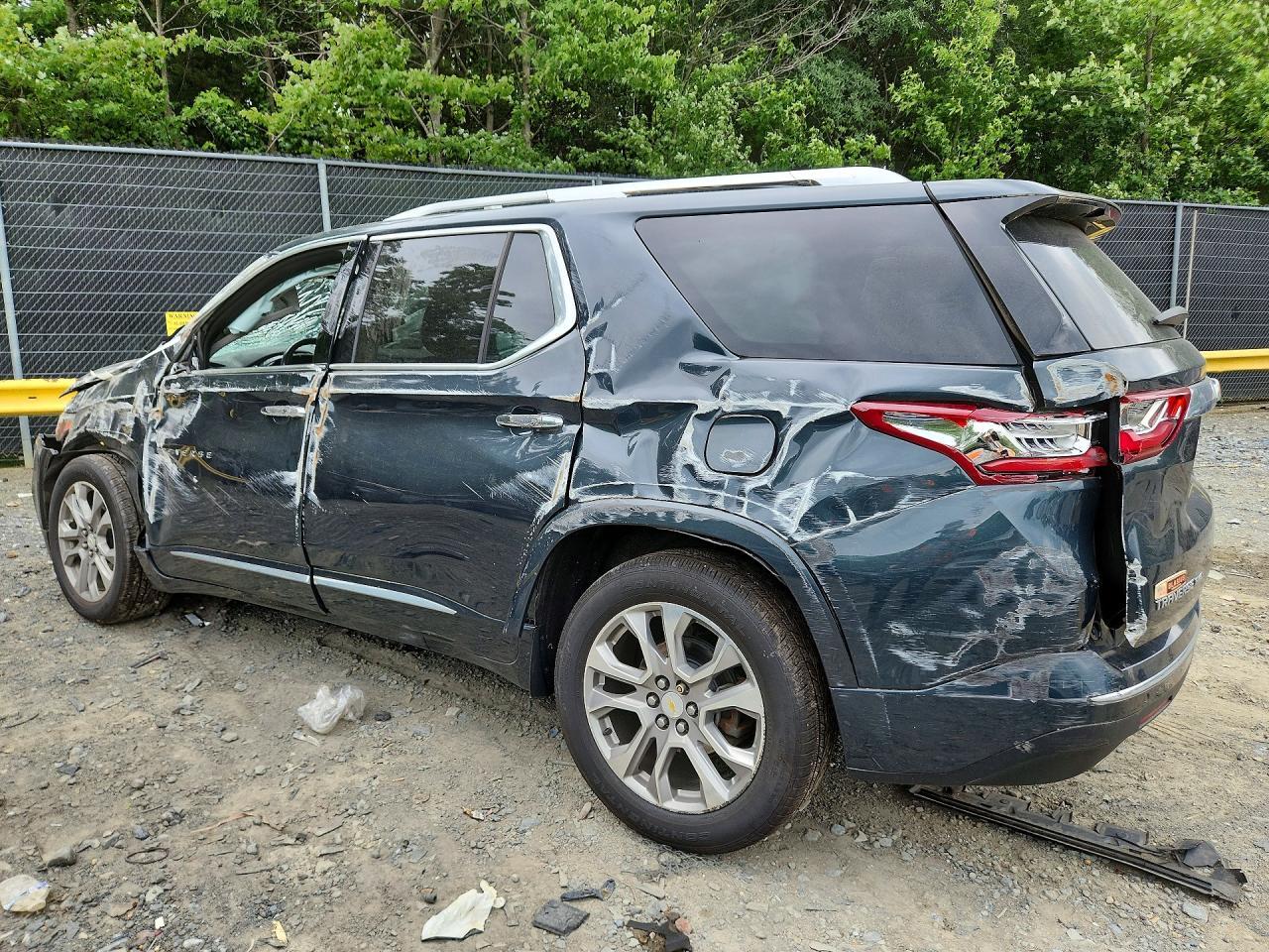 2018 Chevrolet Traverse Premier - Фото 2