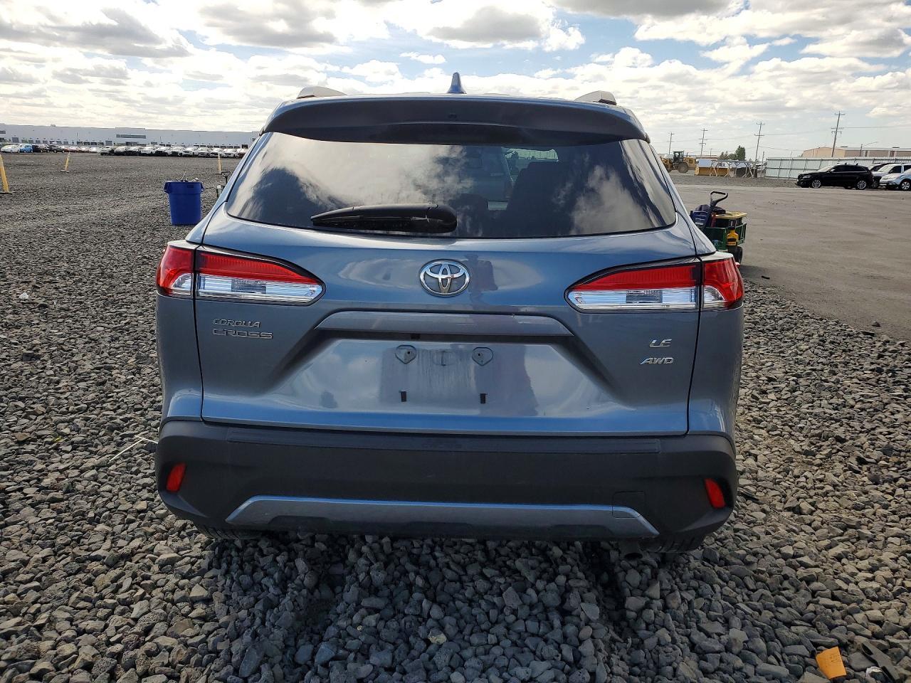 2023 Toyota Corolla Cross Le - Image 6