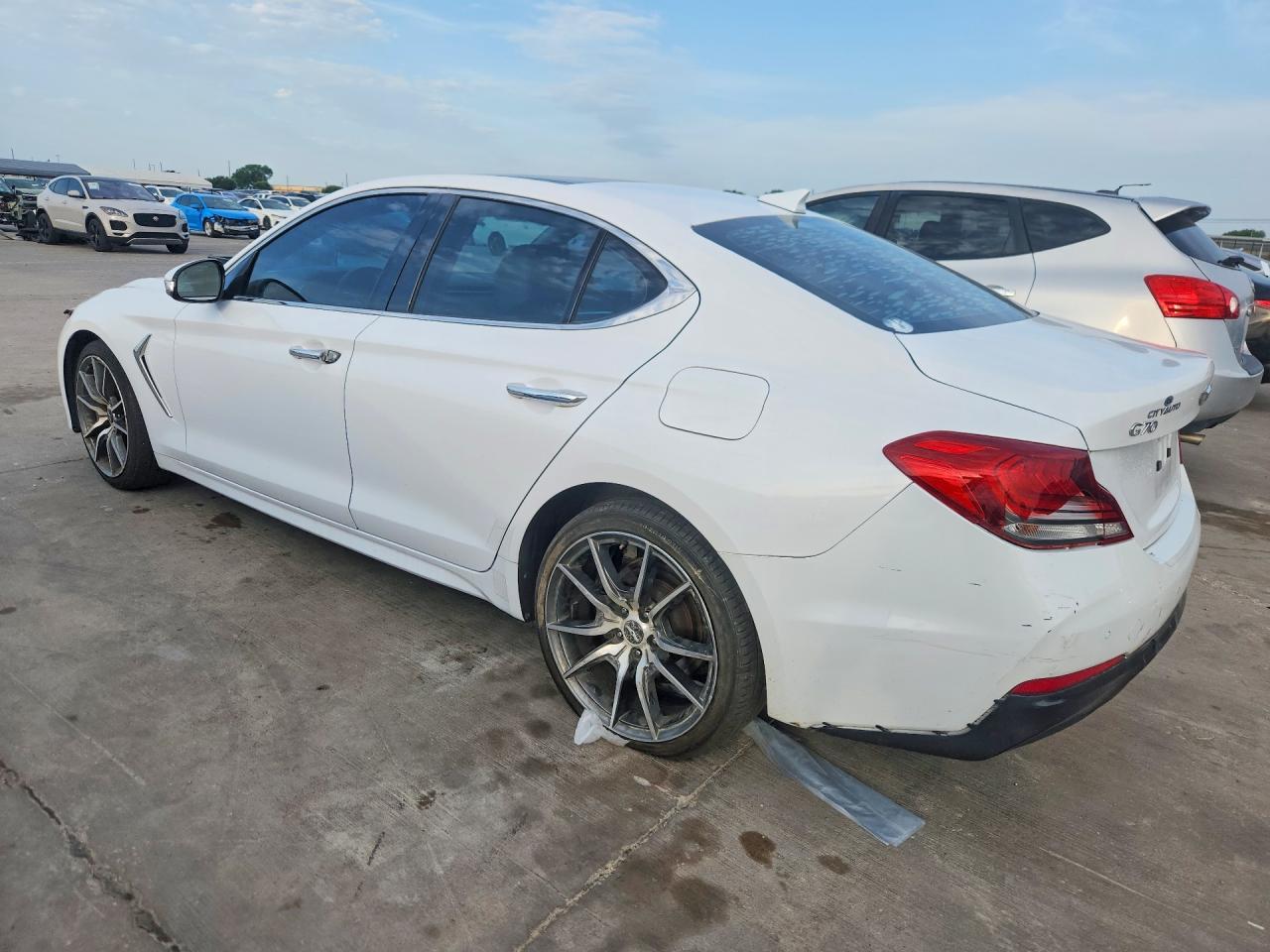 2019 Genesis G70 2.0T Advanced - Фото 2
