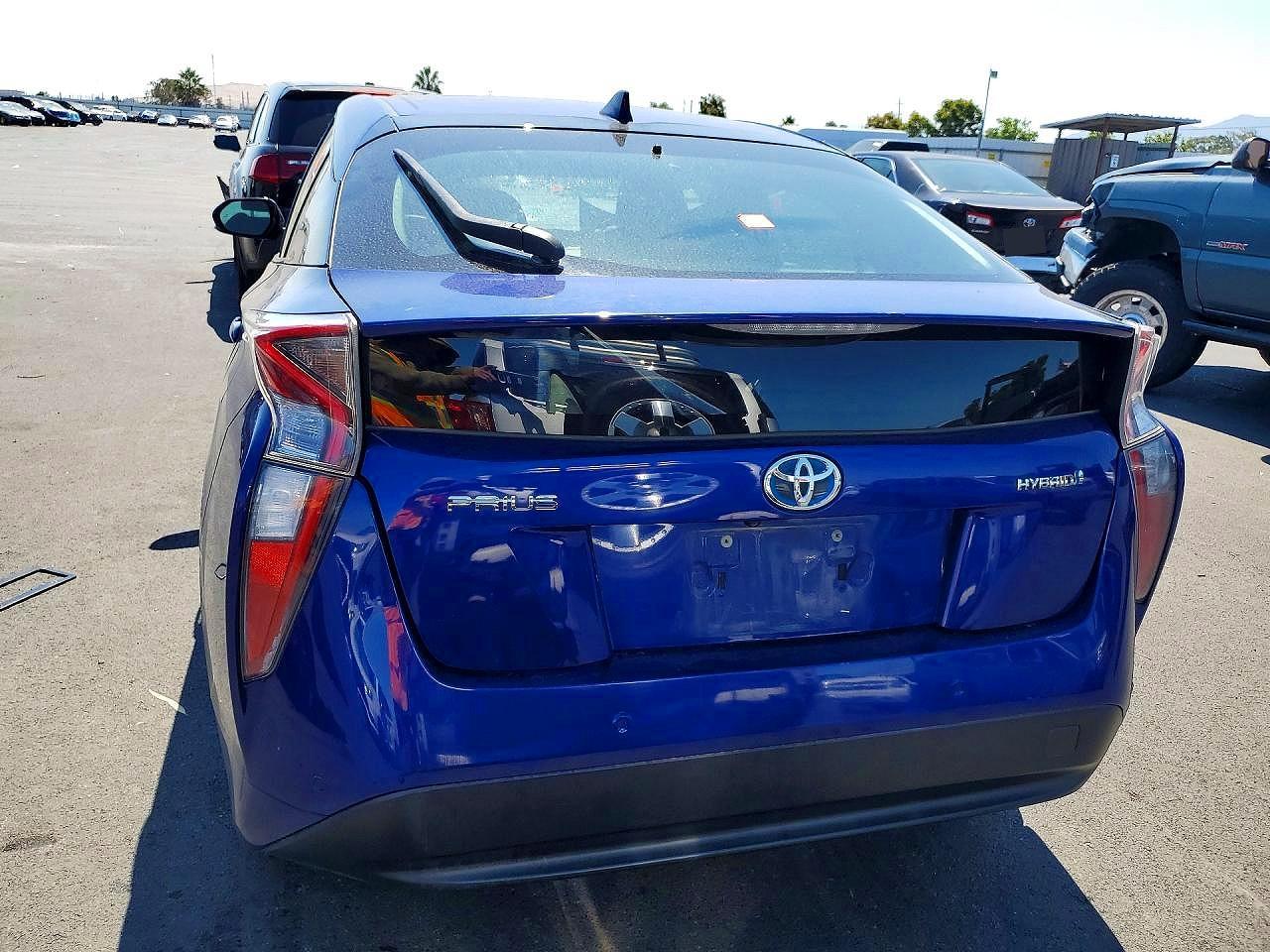 2017 Toyota Prius Two - Фото 6