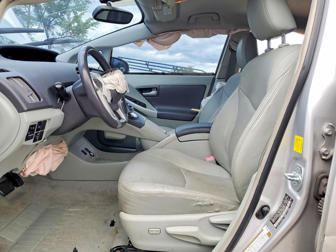 2010 Toyota Prius V - Image 7