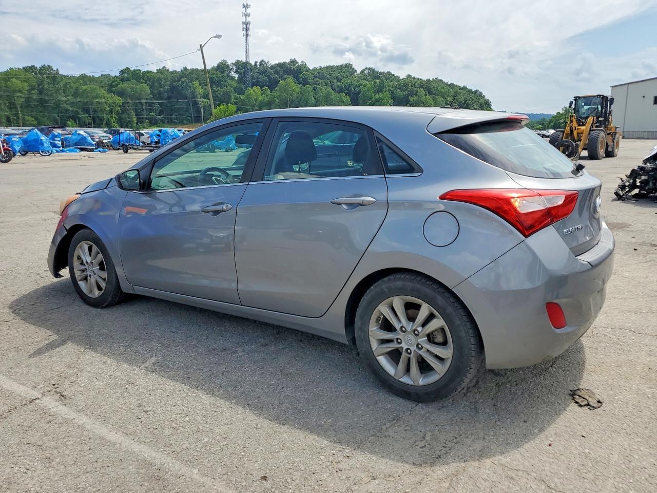 2014 Hyundai Elantra Gt Base - Image 2