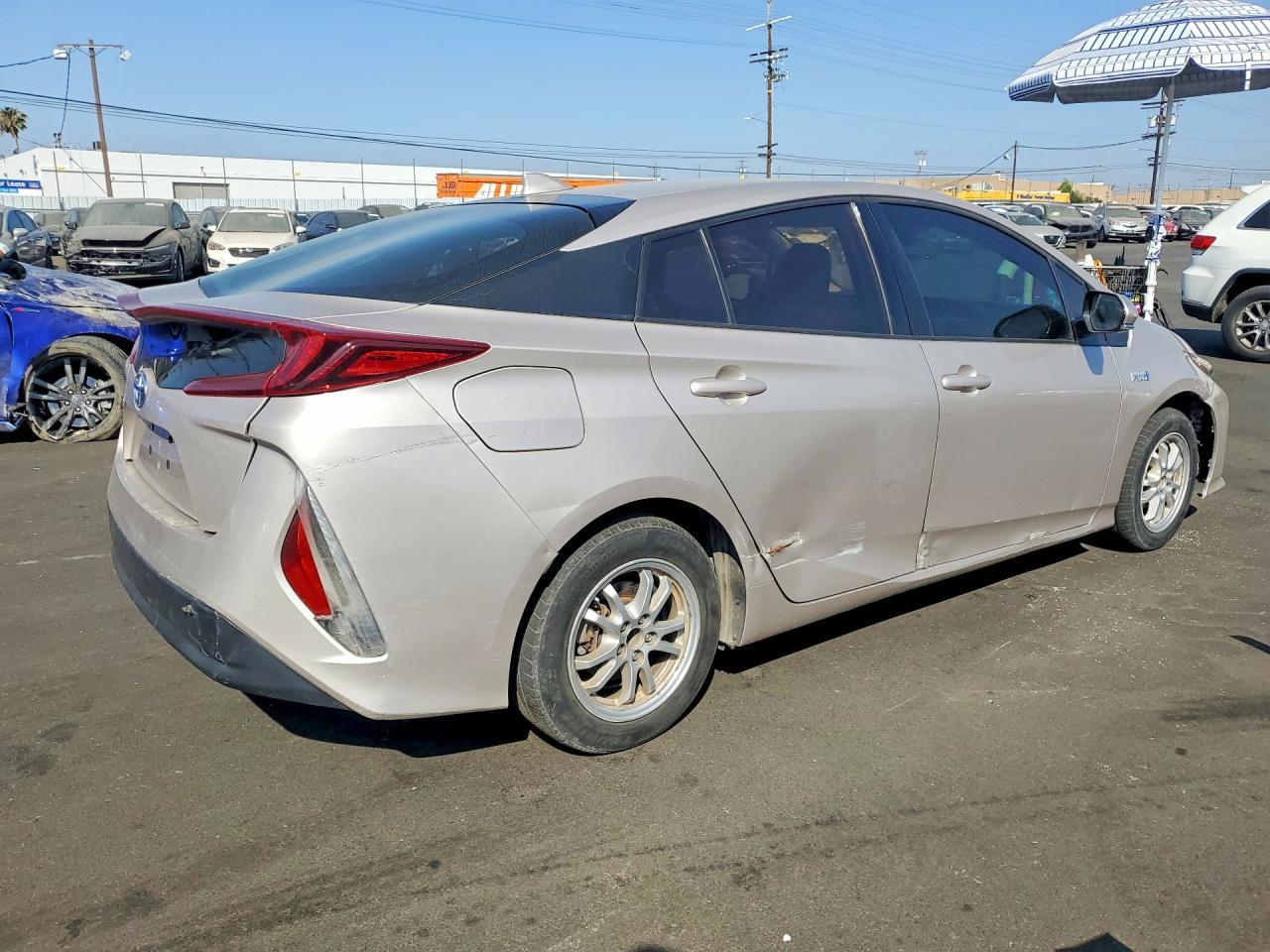 2018 Toyota Prius Prime Plus - Image 3