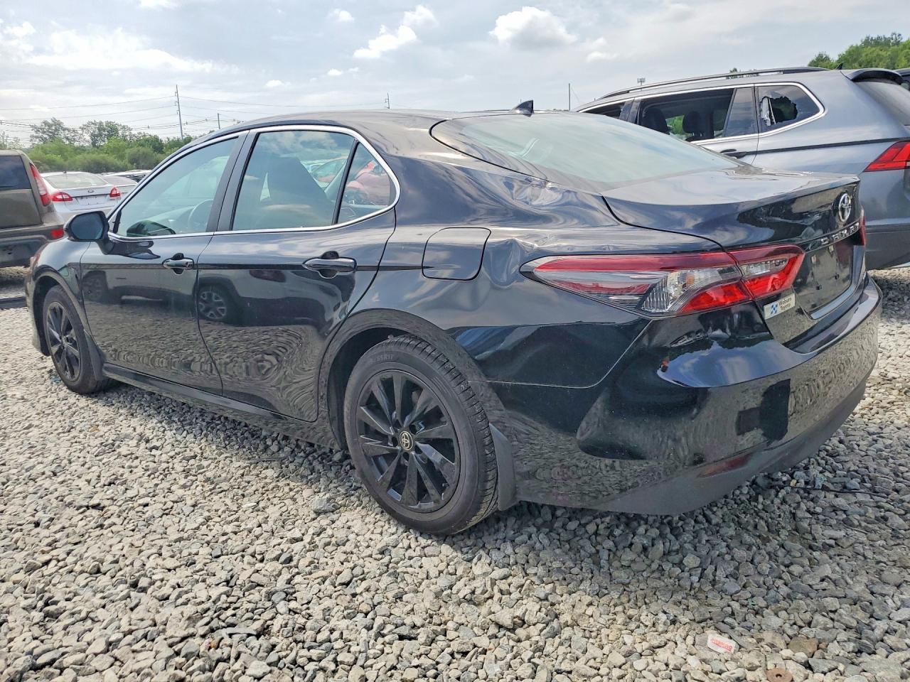 2023 Toyota Camry Le - Фото 2