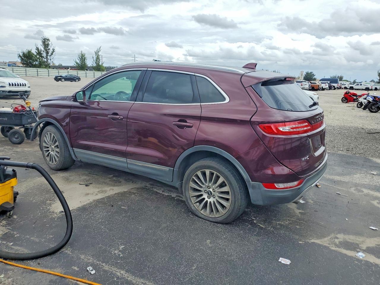 2017 Lincoln Mkc Reserve - Image 2