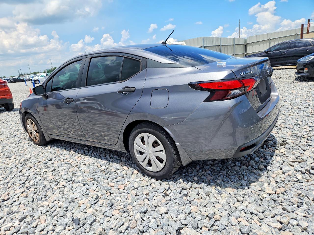 2020 Nissan Versa S - Фото 2