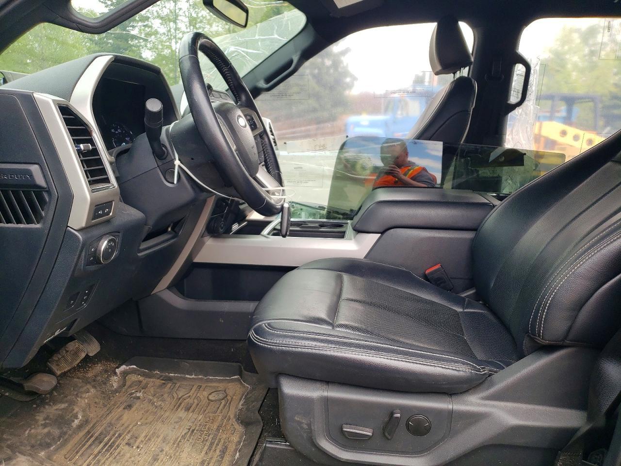 2022 Ford 350 - Фото 7