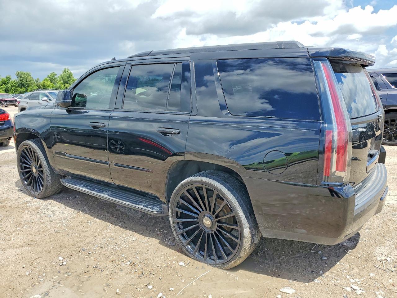 2016 Cadillac Escalade Luxury - Фото 2