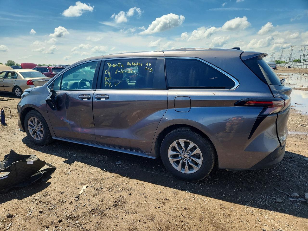 2024 Toyota Sienna Le - Фото 2