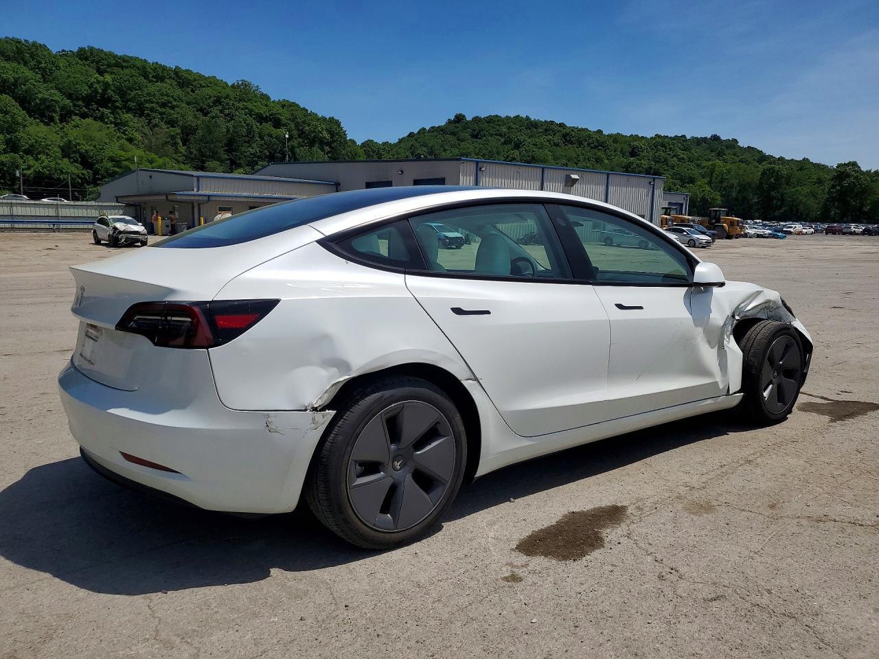 2023 Tesla Model 3 - Фото 3