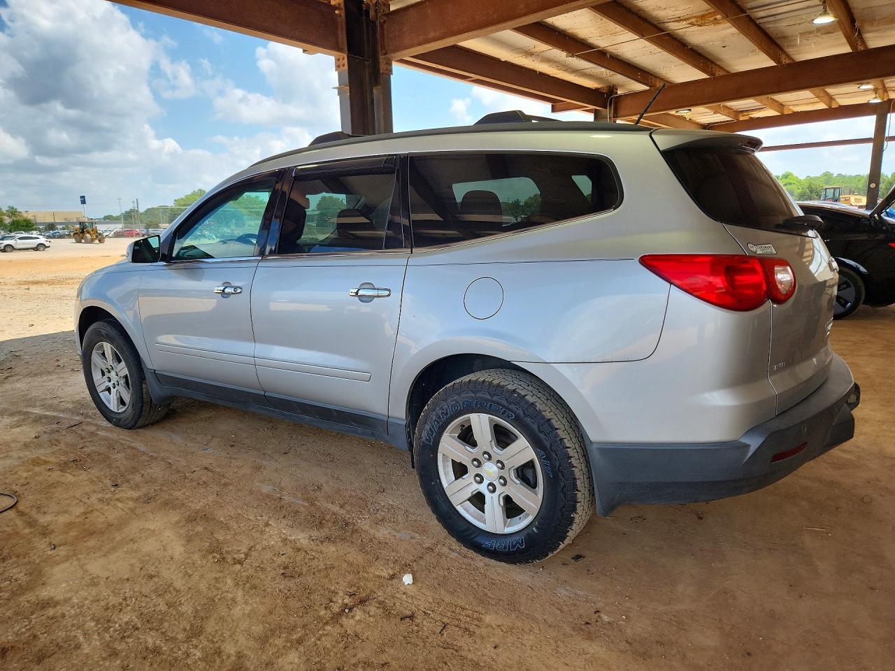2011 Chevrolet Traverse Lt - Фото 2