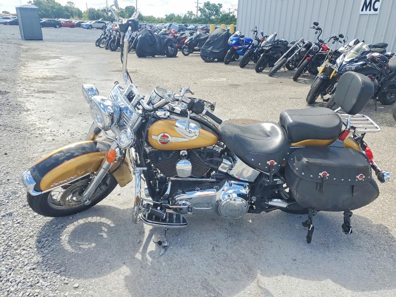 2017 Harley-Davidson Flstc Heritage Softail Classic - Image 3