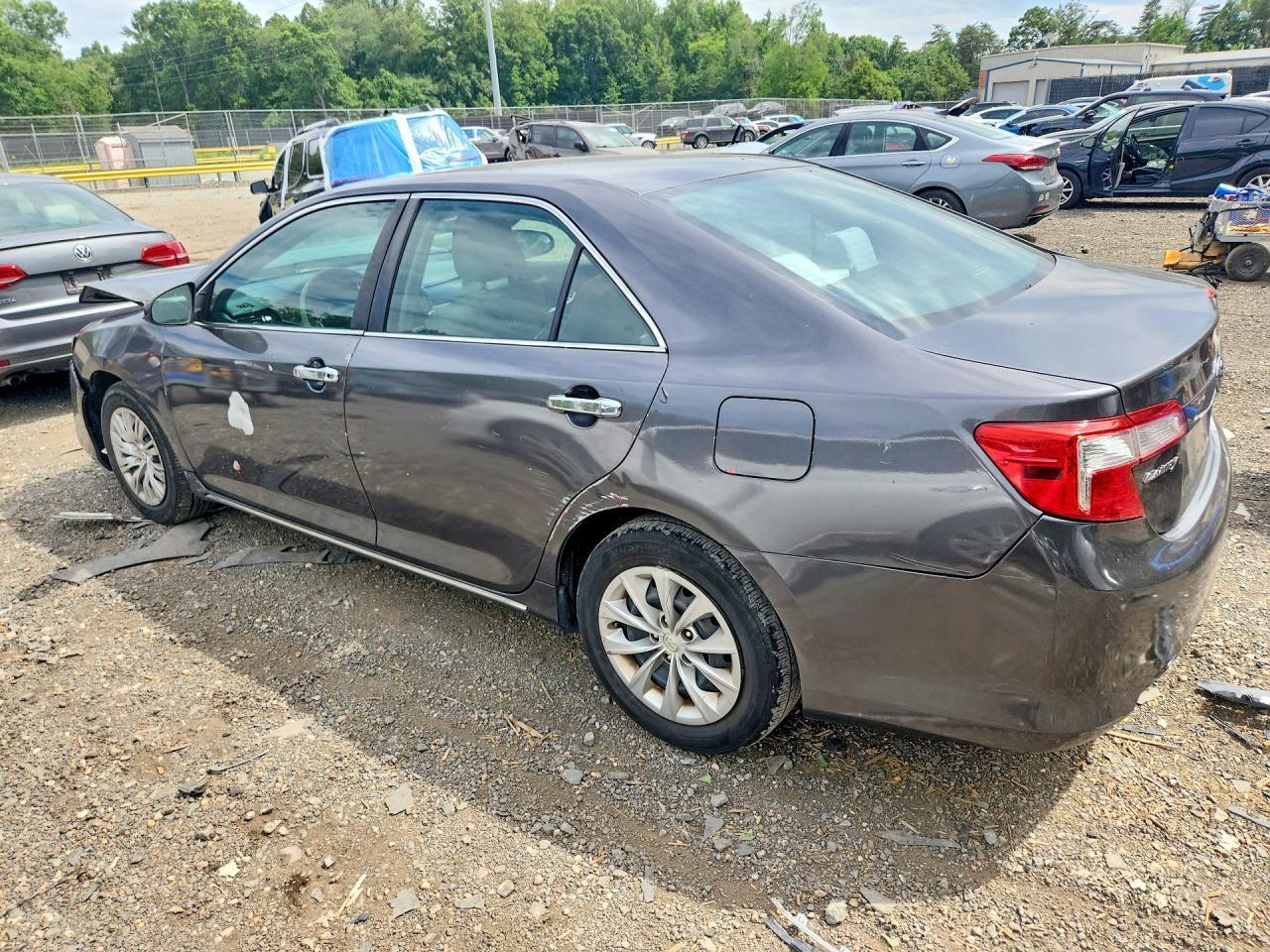 2012 Toyota Camry Le - Фото 2