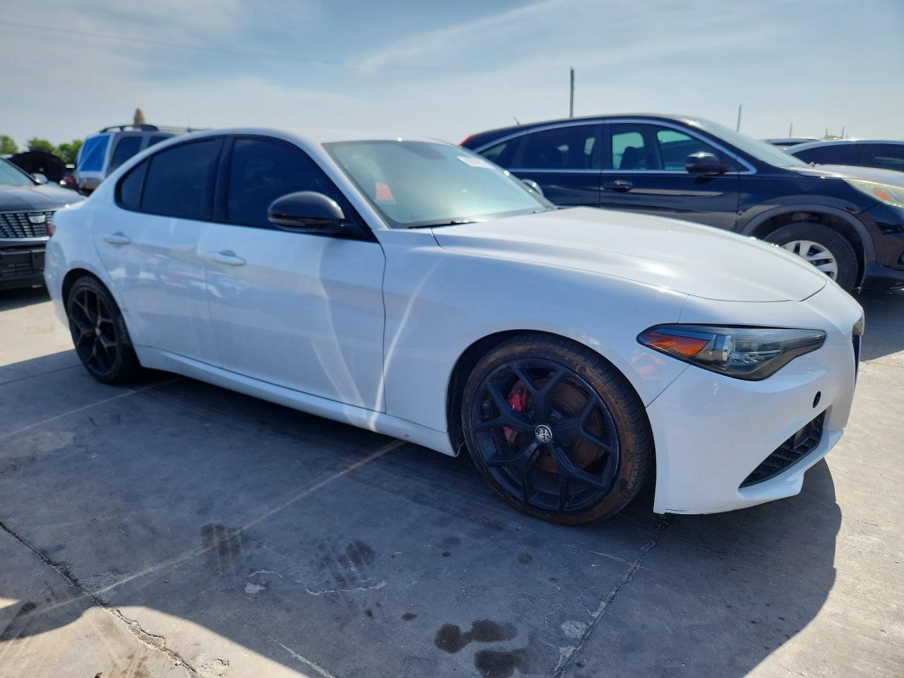 2019 Alfa Romeo Giulia - Фото 4