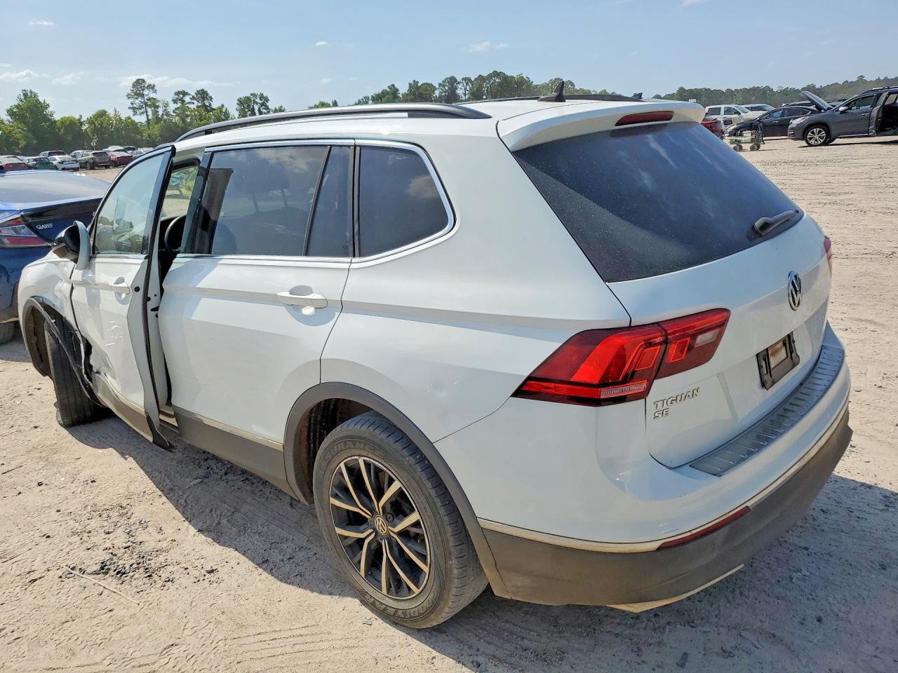 2021 Volkswagen Tiguan Se - Image 2