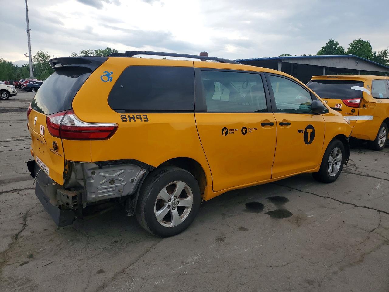 2016 Toyota Sienna Le - Image 3