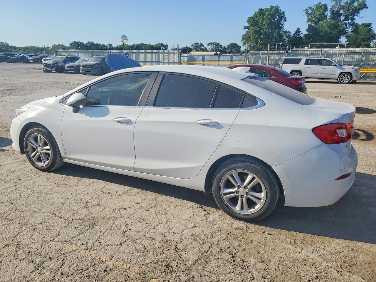 2017 Chevrolet Cruze Lt - Фото 2