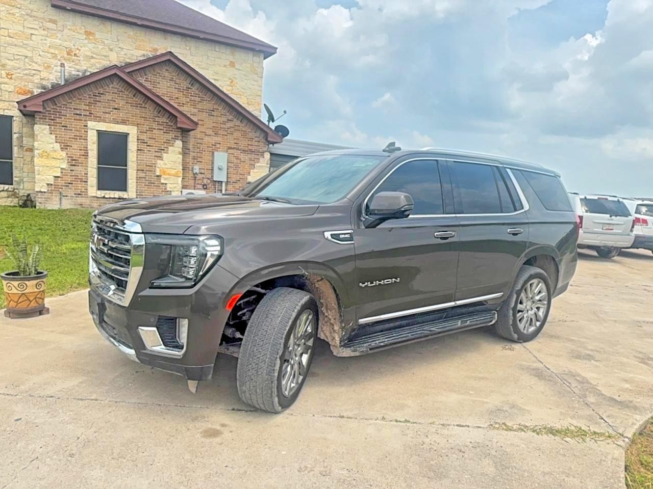2021 GMC Yukon Slt - Фото 2
