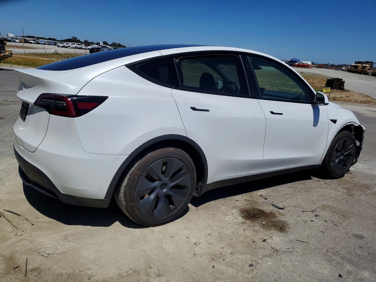 2024 Tesla Model Y - Фото 3