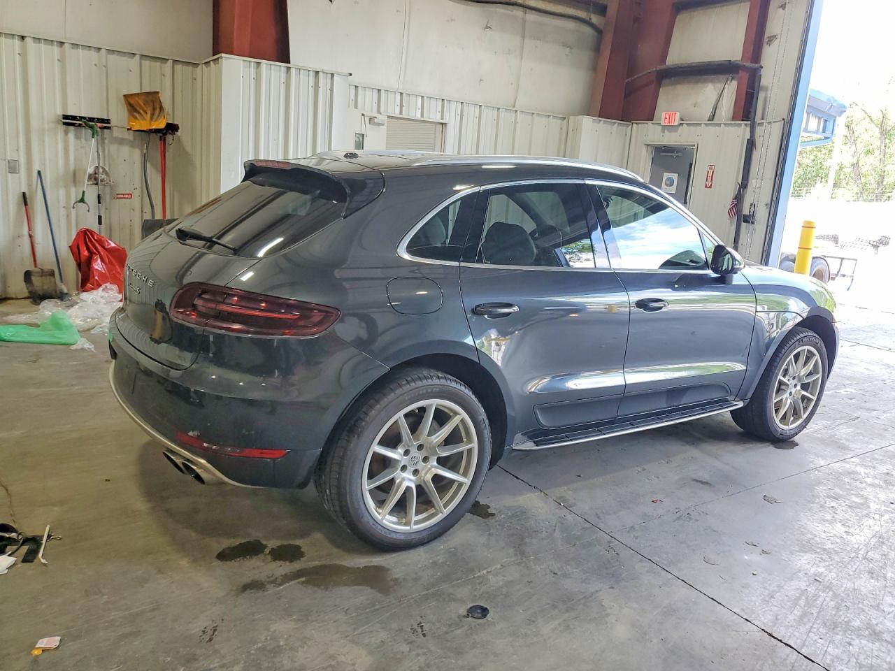 2017 Porsche Macan S - Image 3