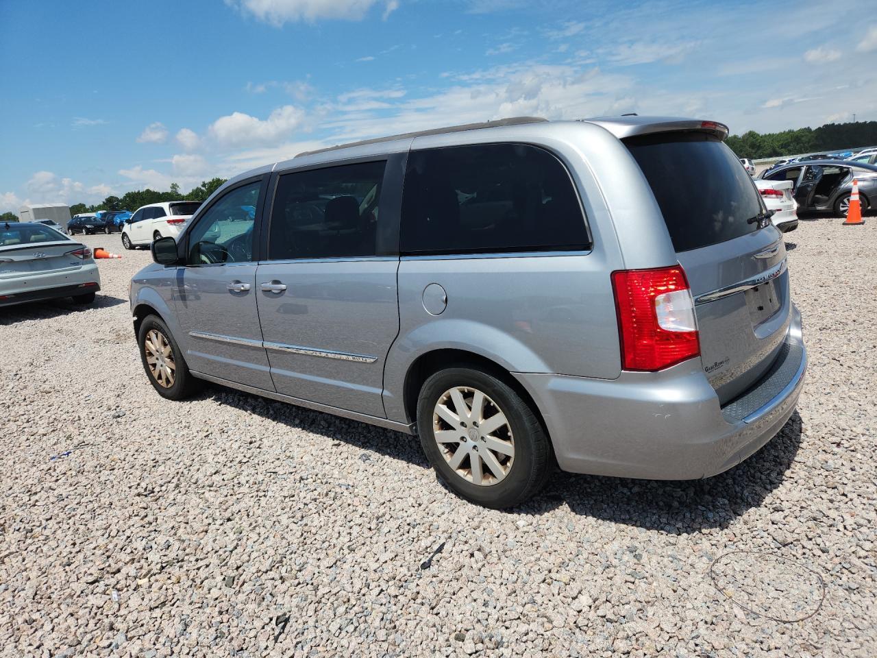 2015 Chrysler Town & Country Touring - Фото 2
