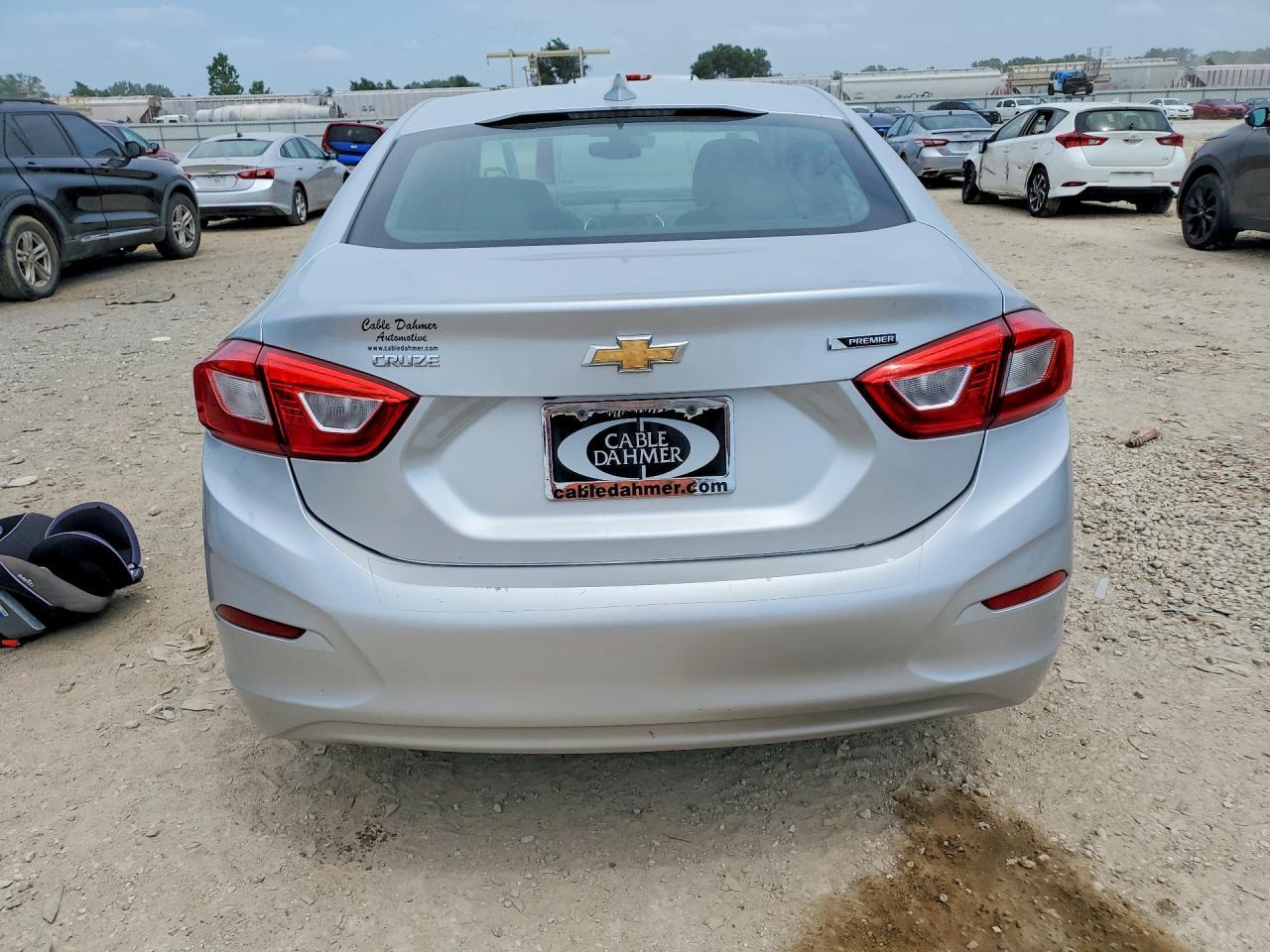 2018 Chevrolet Cruze Premier - Image 6