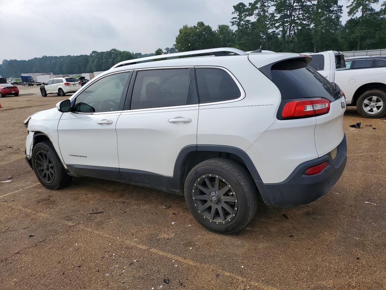 2016 Jeep Cherokee Latitude - Фото 2