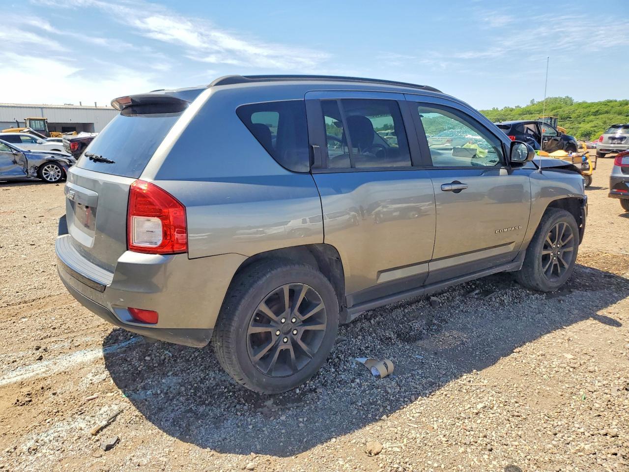 2013 Jeep Compass Latitude - Image 3