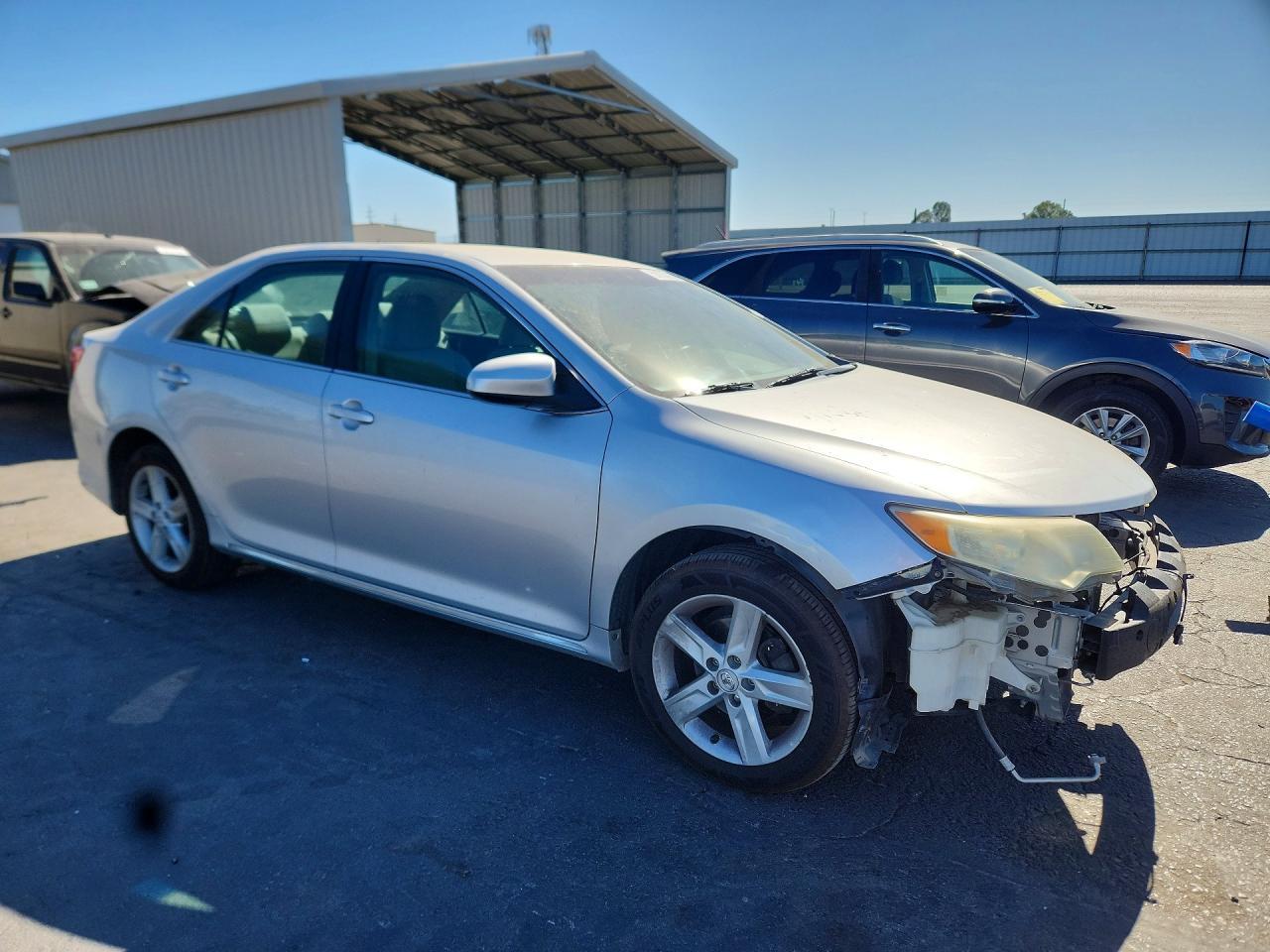2012 Toyota Camry Le - Фото 4