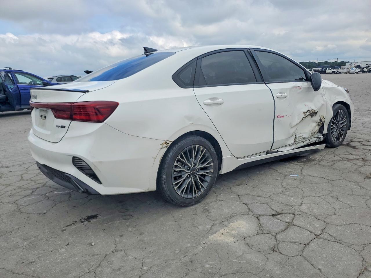 2024 Kia Forte Gt Line - Image 3