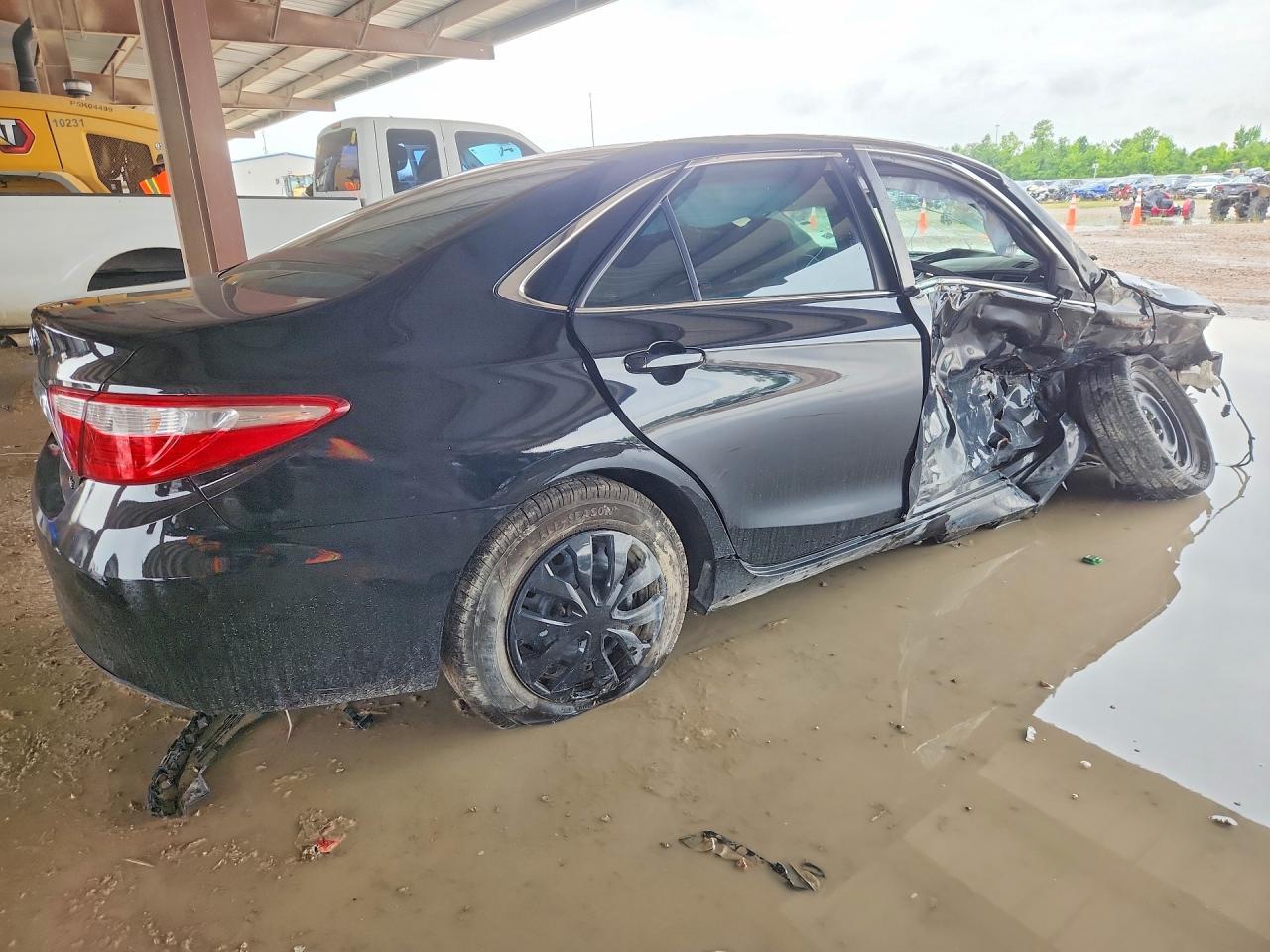 2015 Toyota Camry Le - Image 3