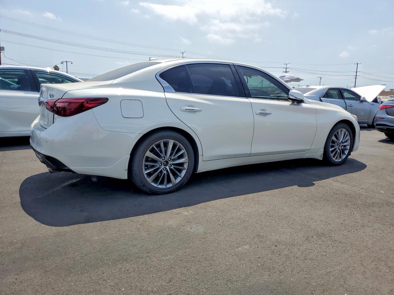 2021 Infiniti Q50 - Фото 3