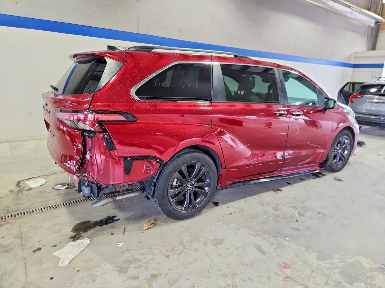 2022 Toyota Sienna Xse - Фото 3