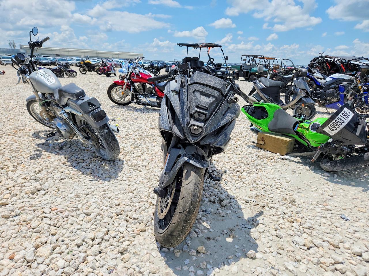 2025 Suzuki Gsx800 F - Image 2