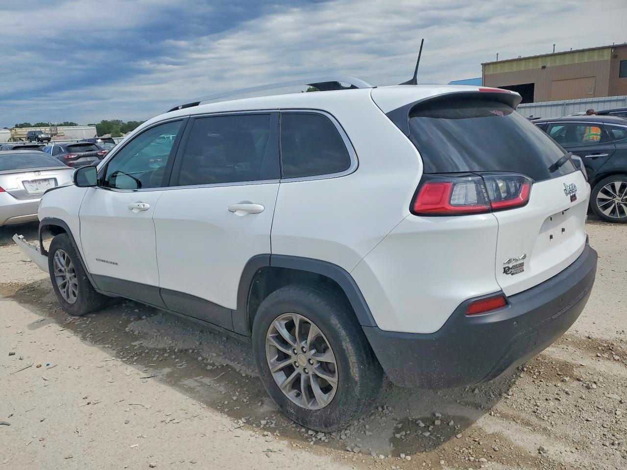 2019 Jeep Cherokee Latitude Plus - Image 2