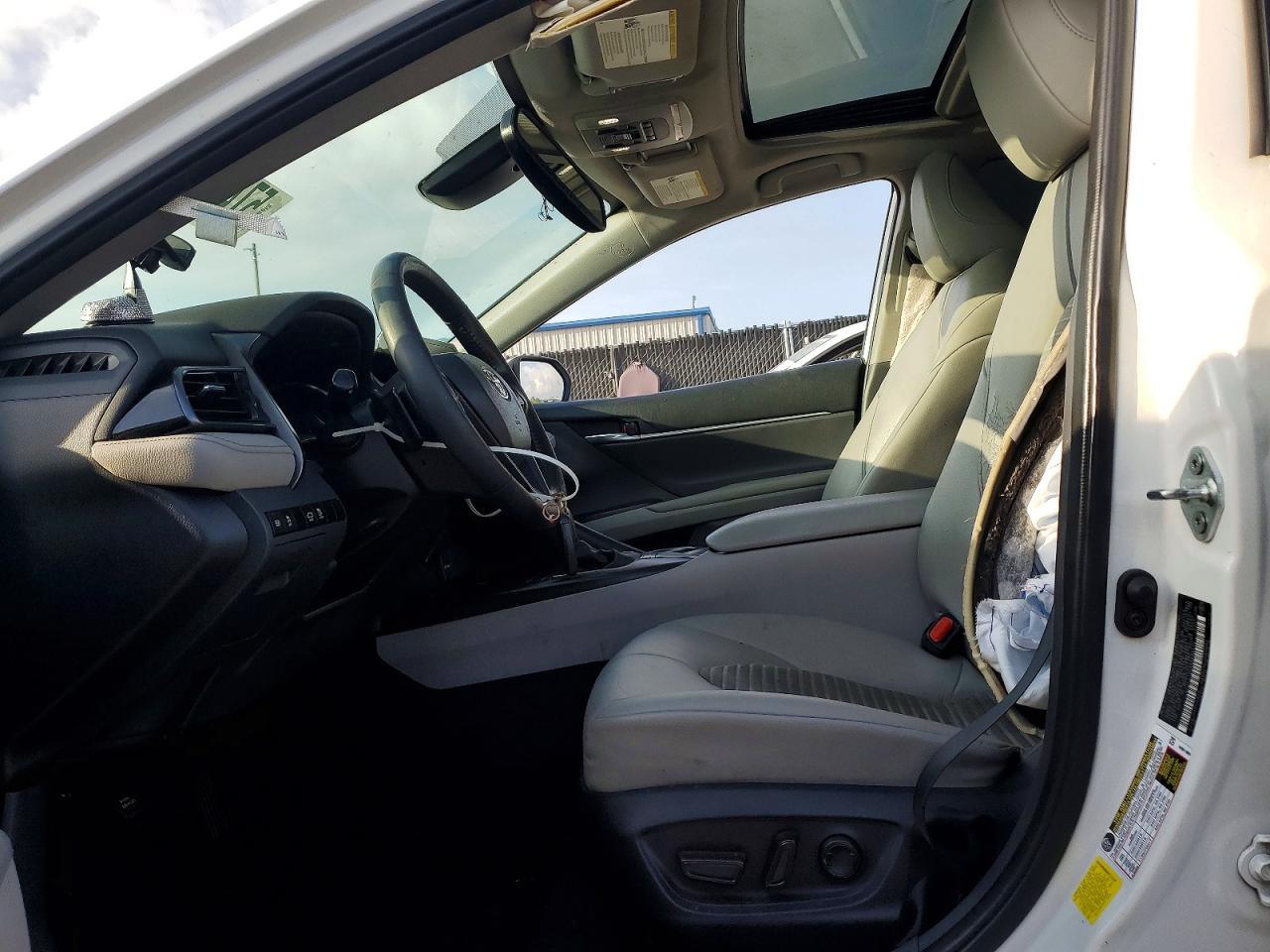 2022 Toyota Camry Se - Image 7