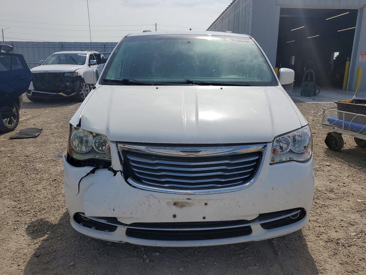 2015 Chrysler Town & Country Touring - Image 5