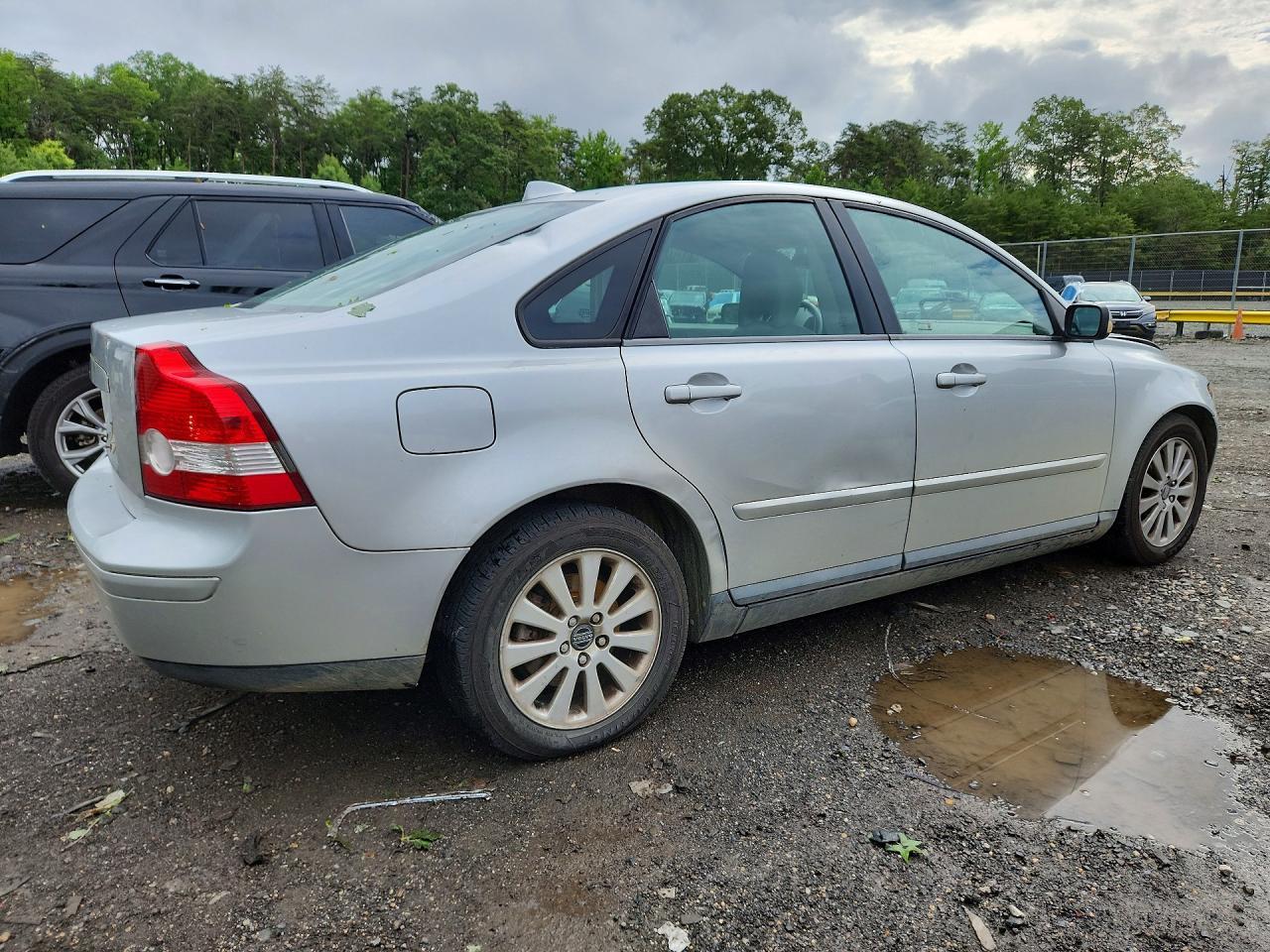 2005 Volvo S40 2.4I - Image 3