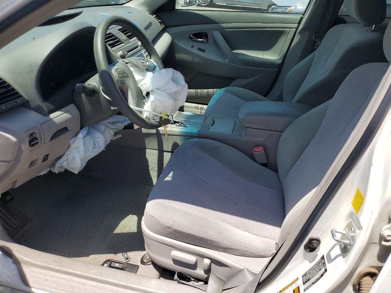 2011 Toyota Camry Le - Фото 7