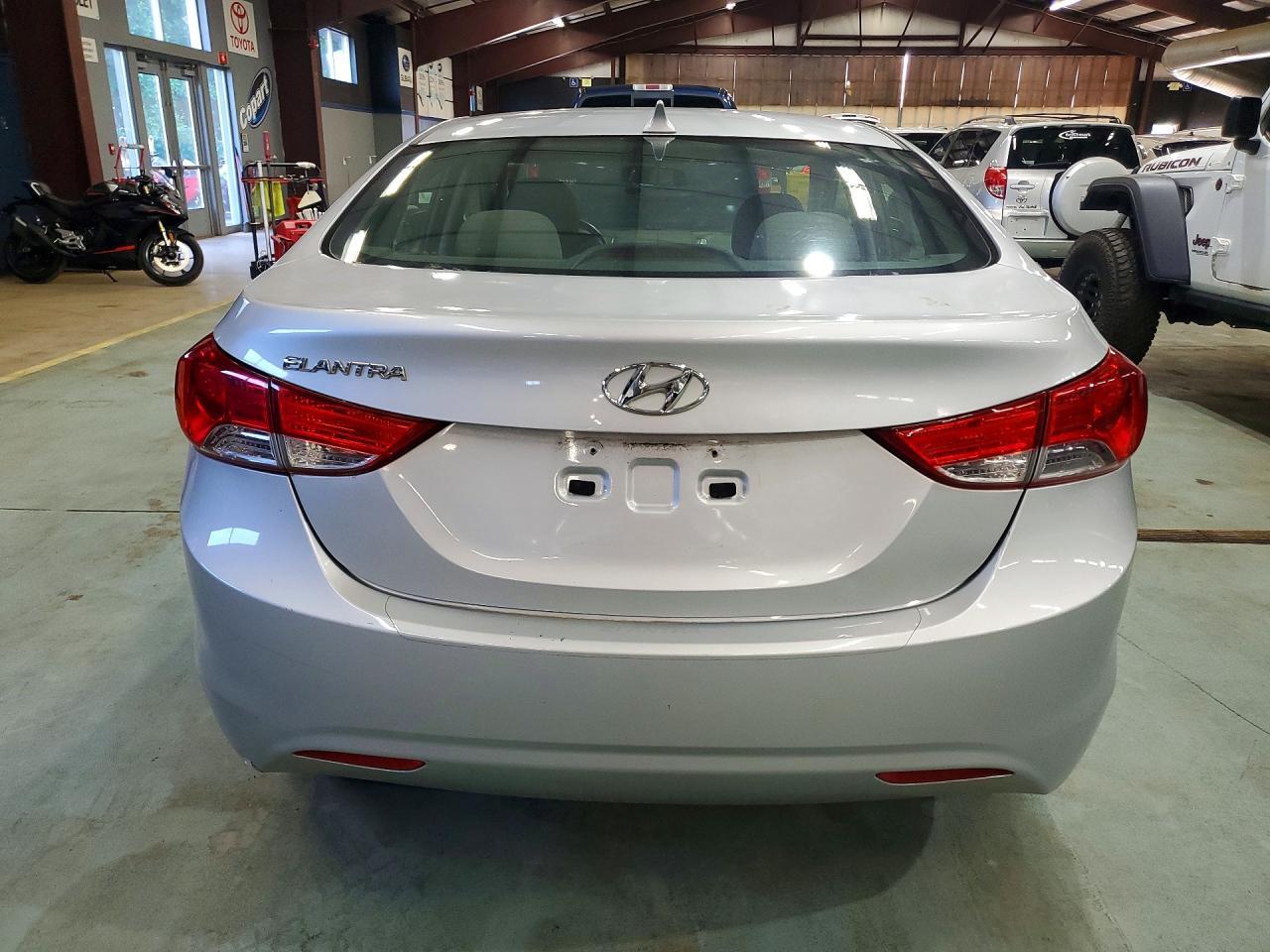 2013 Hyundai Elantra - Image 6