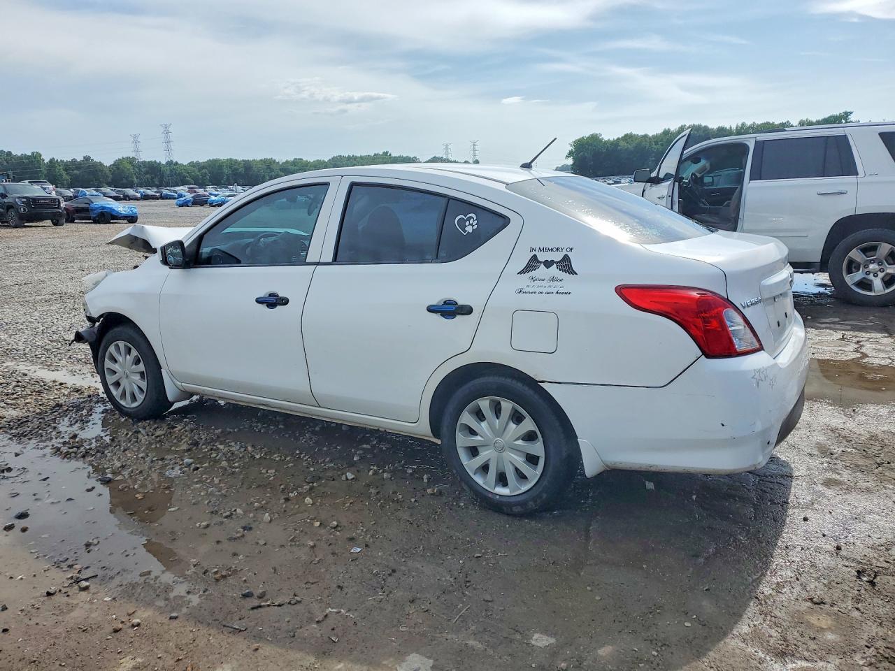 2017 Nissan Versa 1.6 S - Image 2