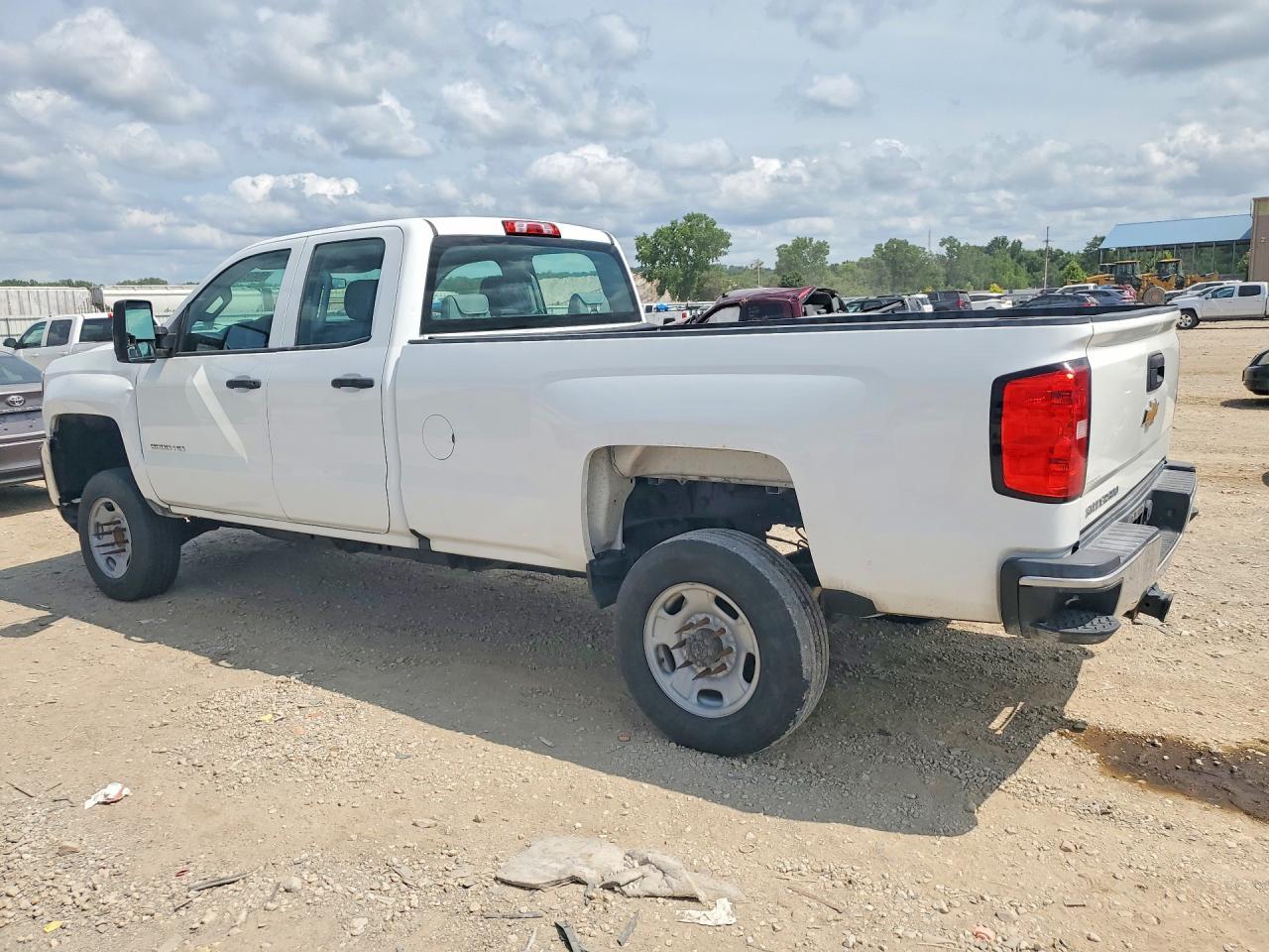 2017 Chevrolet Silverado C2500 Heavy Duty - Фото 2