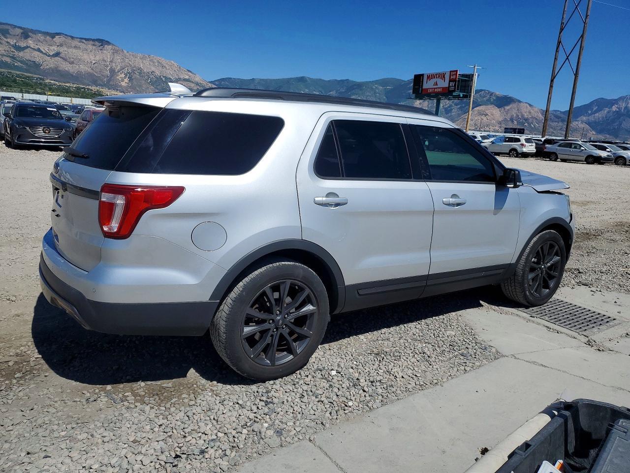 2017 Ford Explorer Xlt - Фото 3