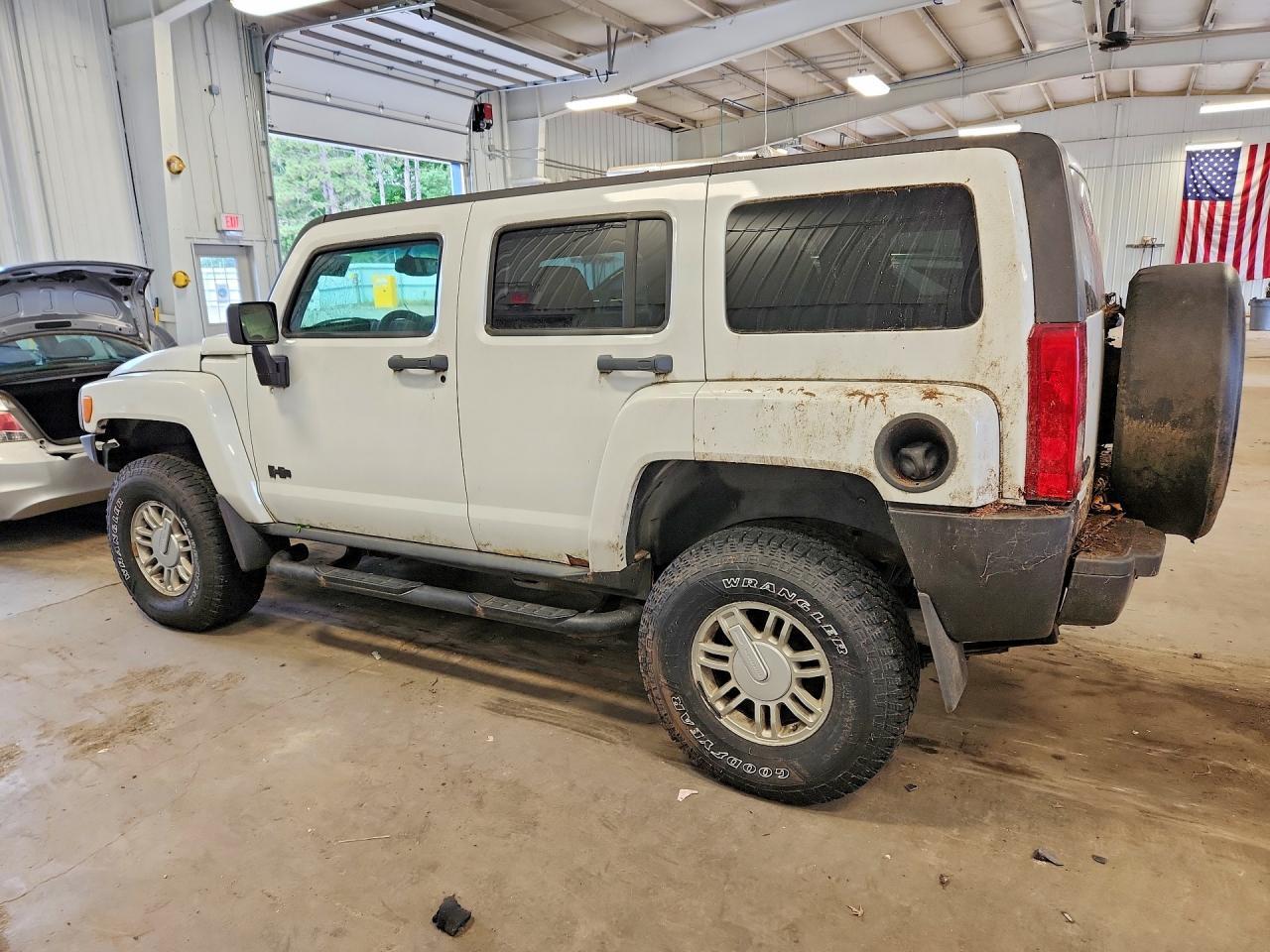 2006 Hummer H3 - Image 2