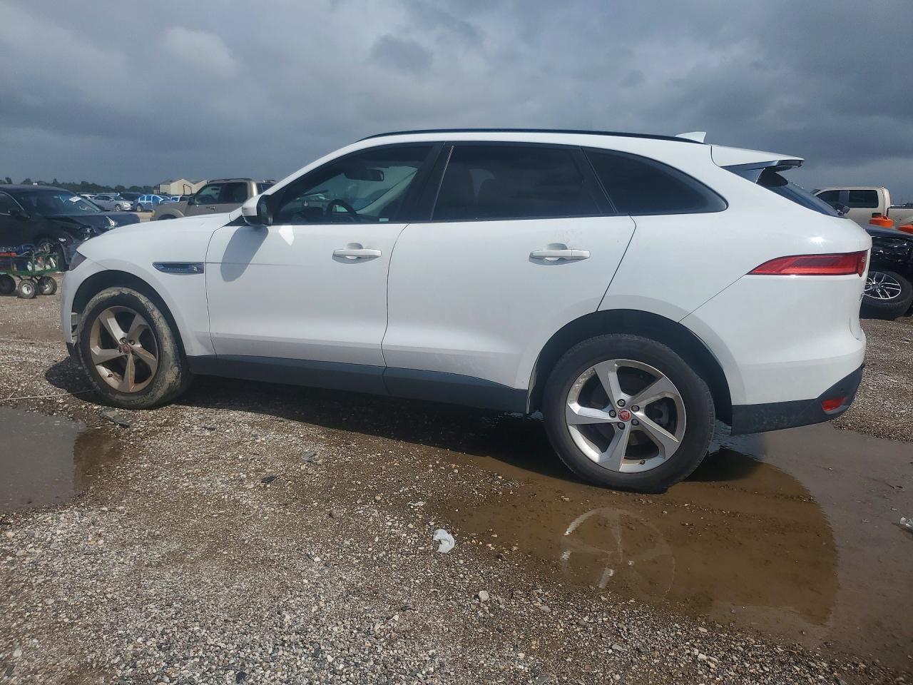 2017 Jaguar F-Pace Premium - Image 2